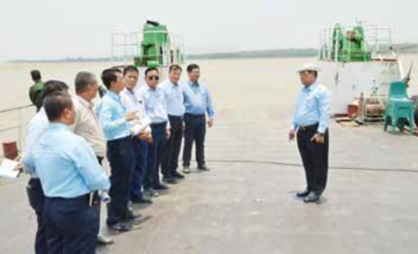 电力部联邦部长视察马奎地区太阳能暨天然气联合发电厂