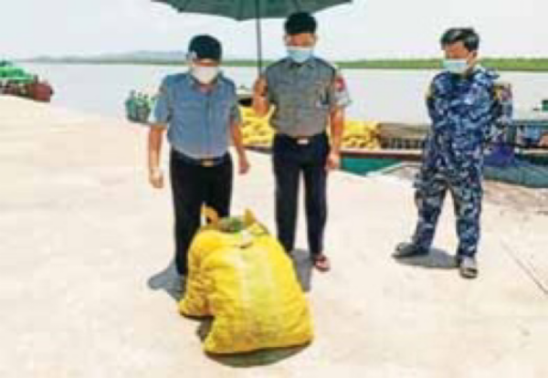 若开邦茂都边贸基地向孟加拉国出口各种产品