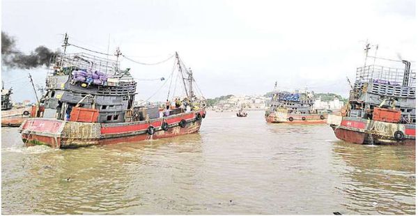 德林达依省 内的远洋捕鱼船自7月初就已全面出海捕鱼