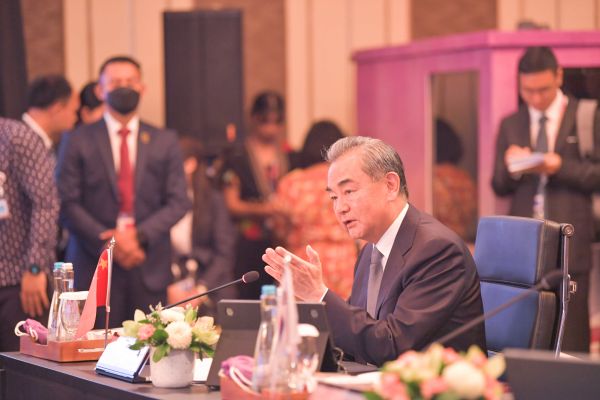 王毅出席东盟与中日韩（10+3）外长会