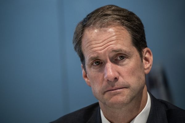 “被中美紧张吓到了”，他想组团访华！