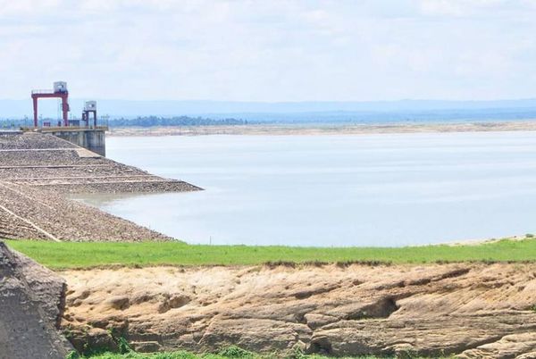 马奎省昂兰专区由6座江水提水工程为6千多英亩雨作物提供水源