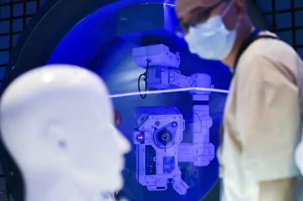 “中国靠自己做得很好！美国无法阻止”