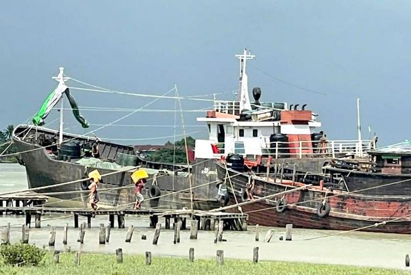 由曼德勒江边码头驶往仰光八莫等城镇的货轮7月间已有165艘