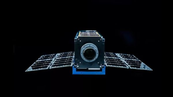 美国组织黑客攻击自家卫星，竟又碰瓷中国……