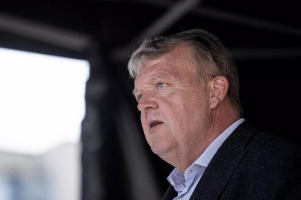 注定吃瘪！小国也想让中国听话，先看看自己几斤几两......