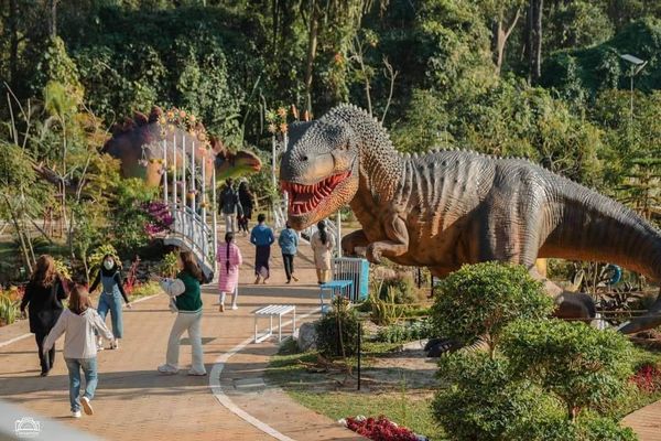 曼德勒省彬乌伦县区内的“恐龙公园”