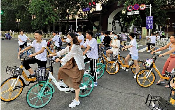 在中国骑自行车的民众有2亿多人