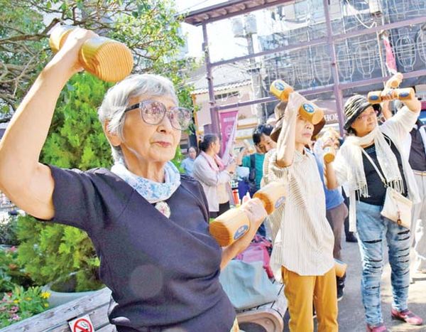 日本国家内80岁以上老人占全国人口的十分之一