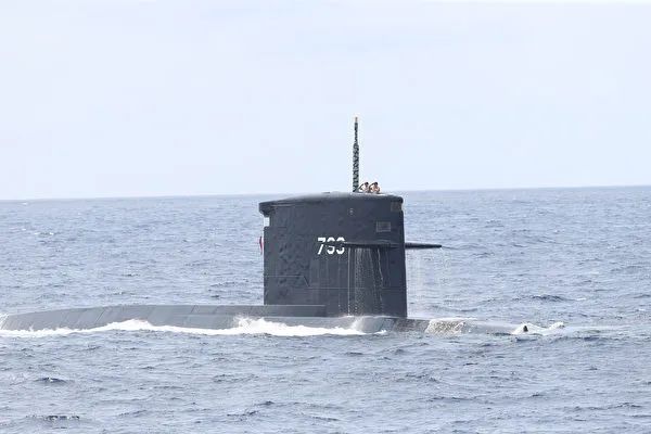 台湾自制潜艇还没下水，就先“上天”了！