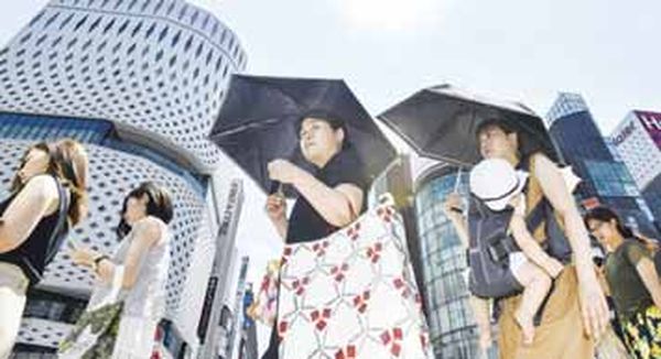 日本国家在8月份内因热浪逼人有34,000多名民众住院治疗