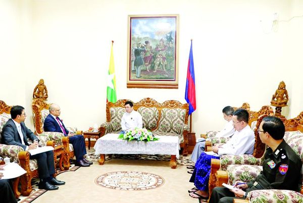 缅甸移民与人口事务部部长和孟加拉国驻缅大使进行会面