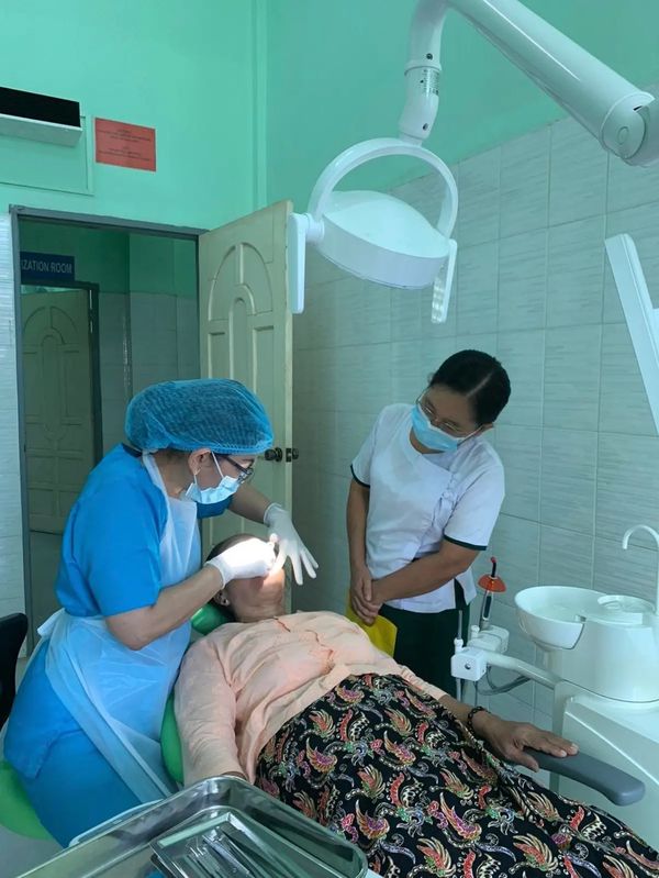 卫生部将扩大为老年人免费镶牙服务