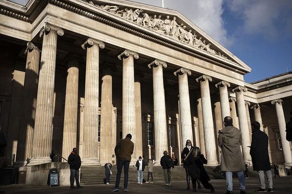 喜欢高谈“民主”的伦敦，却让别人“闭嘴”