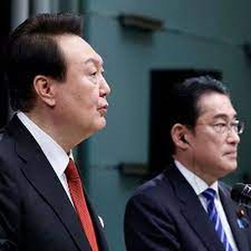 “日韩为何突然变友华？”