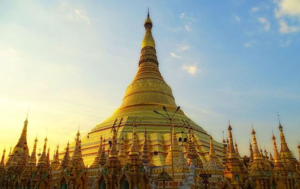 今年11月份前来瞻仰仰光大金塔的国内外游客达到65万多人