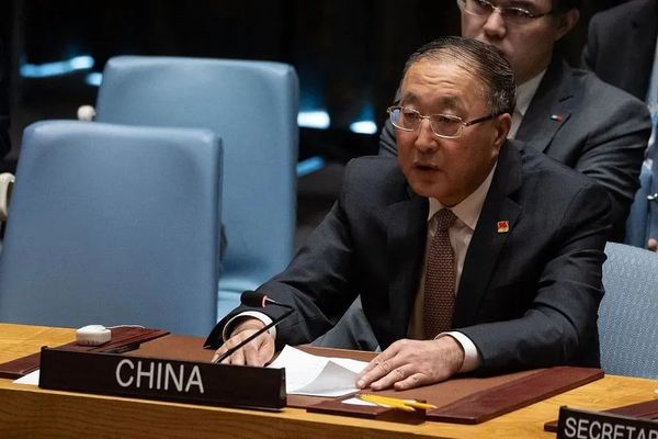 中国代表向联合国秘书长交存