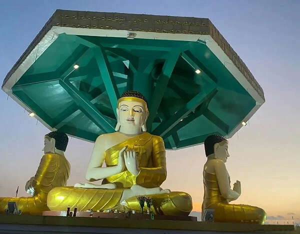 《果敢老街的故事》（李健邦）