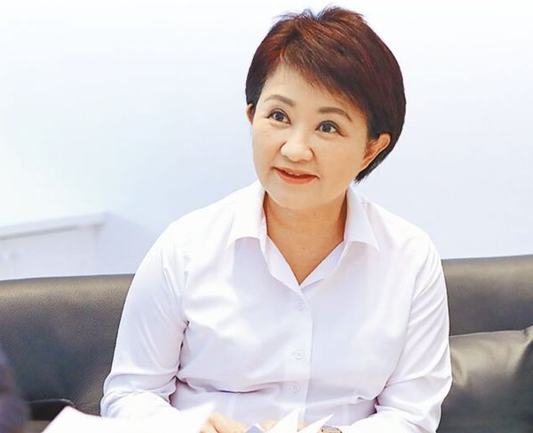 “蓝营一姐”为下架民进党 做了什么抉择？丨湾区望海峡