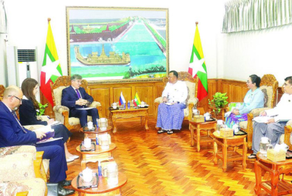 俄罗斯大使分别与缅甸两个联邦部长会晤