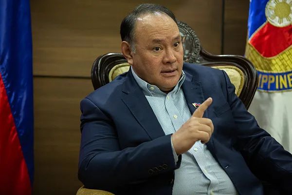 菲律宾和加拿大签了，冲着谁？