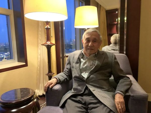 “希望日本政府调整对华政策，不要对美国言听计从”