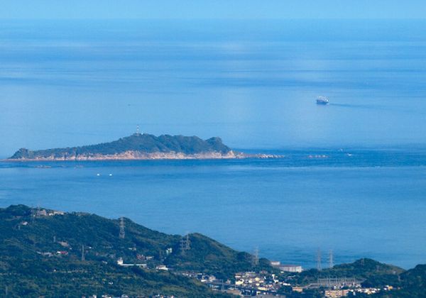 大陆部署4艘军舰阻拦美国进入台湾？日本慌了，准备撤离12万人