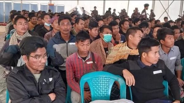 逃往孟加拉国的300多名缅甸边防士兵被遣返回国