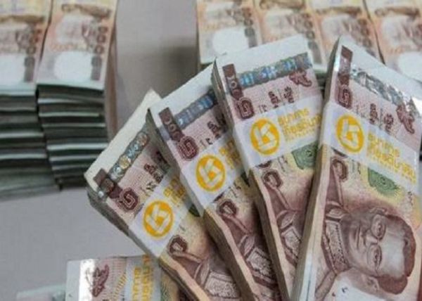 央行本月已在外汇市场抛售超过8600万美元和6亿泰铢