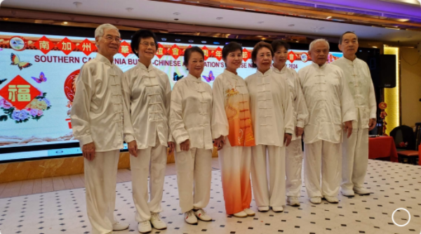 特殊意义办春宴（谭炳辉）