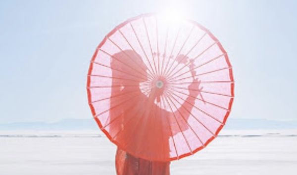 撑红伞的她（陈建峰）