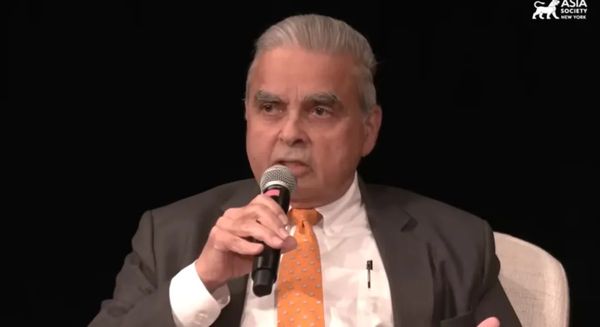 新加坡外交官如此评价中国，美国人当场急眼，现场观众笑了