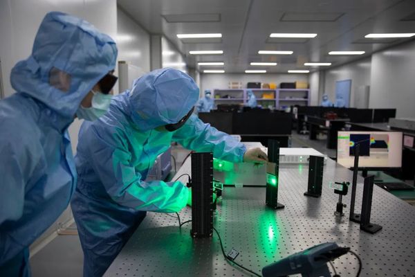 “在另一条技术战线上，中美展开激烈竞争”