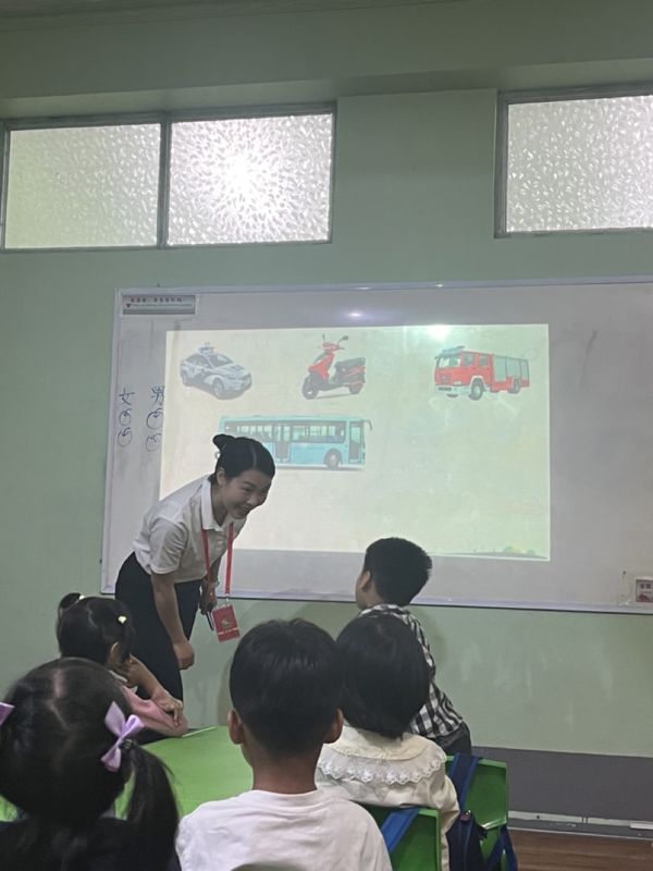 缅甸新世纪国际中文学校曼德勒校区幼稚园举办语言观摩示范课教研活动：助力教师专业成长，促进教育创新