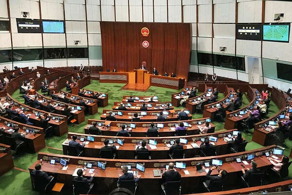 这家美国资助的反华媒体果然跑了