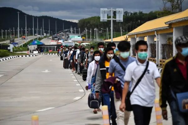 泼水节期间从泰国返回缅甸的工人无需再次申请入境证