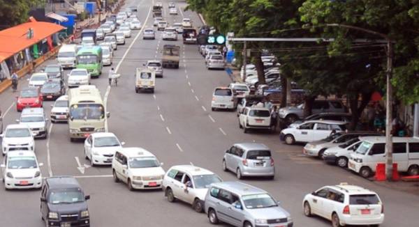 因气温升高中午外出人员减少计程车司机们收入萎缩