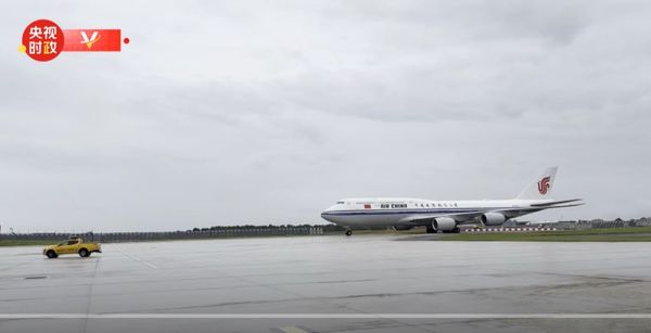 独家视频 | 习近平抵达巴黎开始对法国进行国事访问