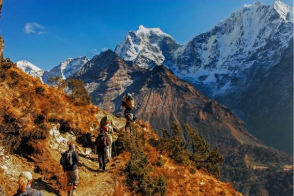 尼泊尔国家今年批准414名国外登山运动员攀登珠穆朗玛峰