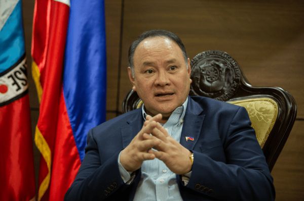 解放军台海演习，菲防长拒绝评论