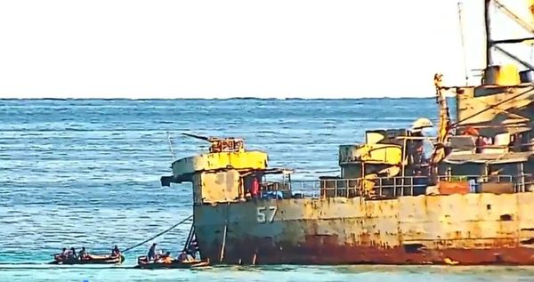 现场视频：菲方人员破坏中国渔民所放渔网