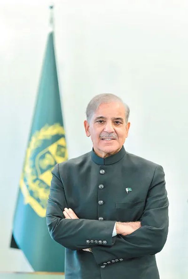 “巴铁”总理率庞大经贸团访华