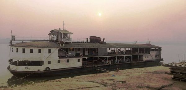 5月份期间有93艘江轮货船由曼德勒码头驶往仰光及八莫等城镇