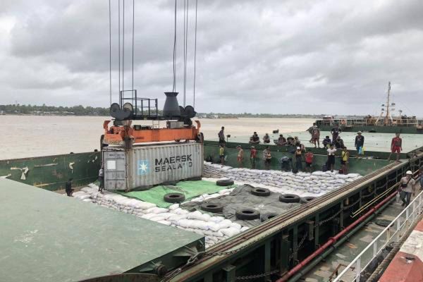 本财年3个月内交易额减少了超过10亿美元