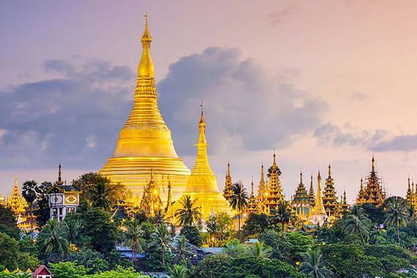 仰光大金塔6月份接待了国内外礼佛民众54万多人