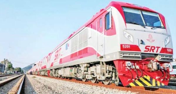 穿越泰国老挝边境的国际列车于7月12日进行试车通行工作