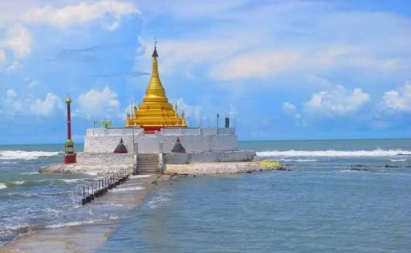 伊洛瓦底省海基遵镇区莫顶孙圣佛塔今年接待游客50万余人