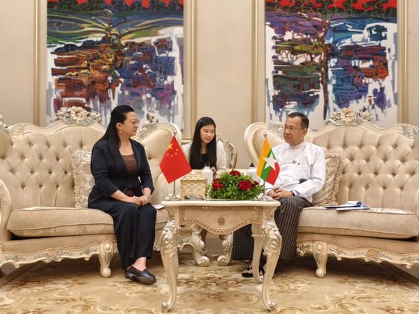 马珈大使会见缅甸投资与对外经济关系部部长坎佐