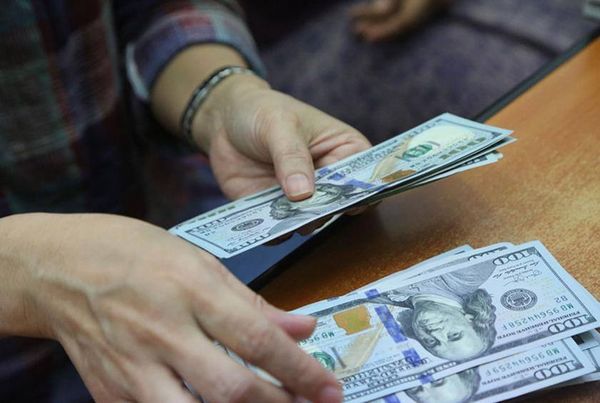 缅甸央行抛售超过 1200 万美元