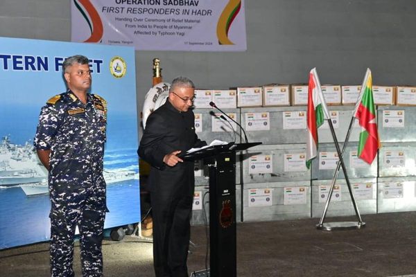 印度为缅甸灾民捐赠53吨救援物资